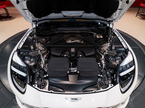 Used 2024 Aston Martin DB12 Convertible image 19