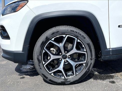 Used 2025 Jeep Compass Limited AWD/4WD image 2