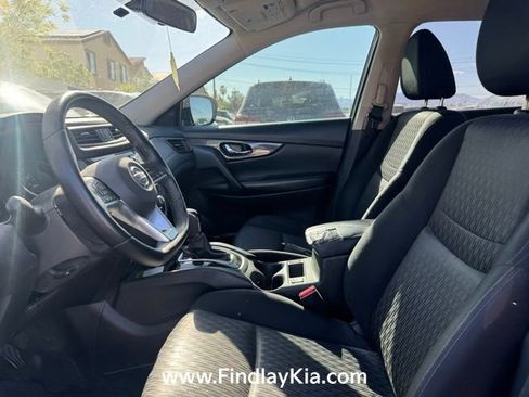 Used 2018 Nissan Rogue SV image 6