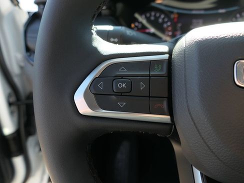 Used 2025 Jeep Compass Latitude w/ Convenience Group image 12