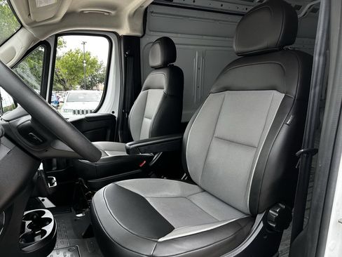 Used 2025 RAM ProMaster 2500 w/ Convenience Group FWD image 24