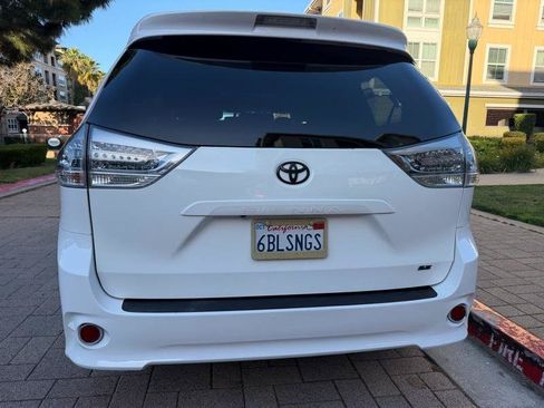 Used 2015 Toyota Sienna SE Premium FWD image 22