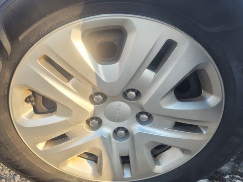 Used 2018 Dodge Grand Caravan SE w/ UConnect Hands-Free Group image 32