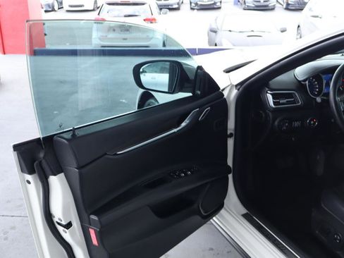 Used 2018 Maserati Ghibli image 12