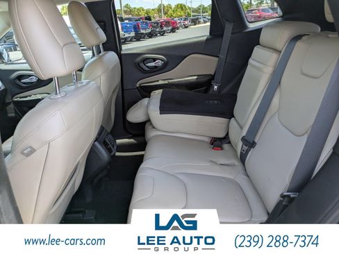 Used 2016 Jeep Cherokee Limited w/ Luxury Group FWD image 12