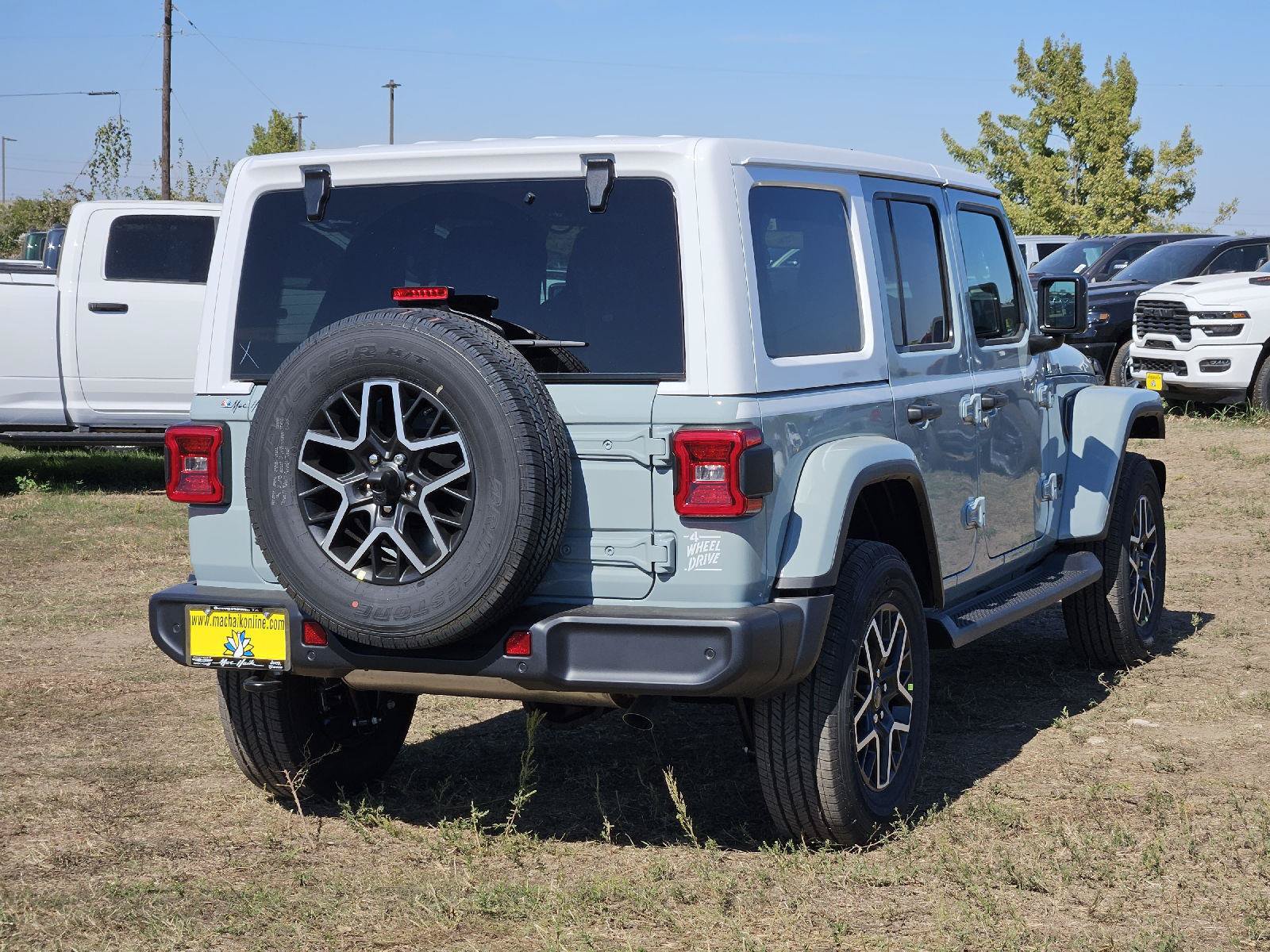 New 2027 Jeep Wrangler Unlimited Sahara w/ Whitecap Package AWD/4WD image 4