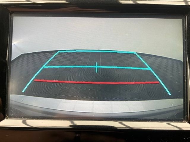 Used 2019 Toyota Camry SE FWD image 4