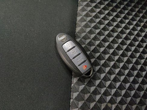 Used 2021 Nissan Versa S image 32