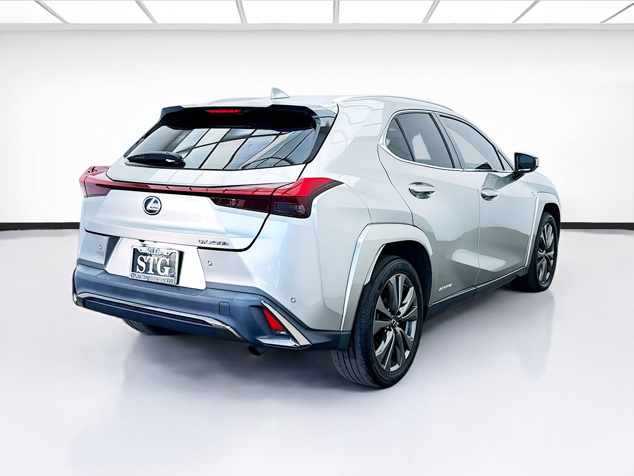 Used 2022 Lexus UX 250h F Sport w/ F Sport Premium Package AWD/4WD image 4