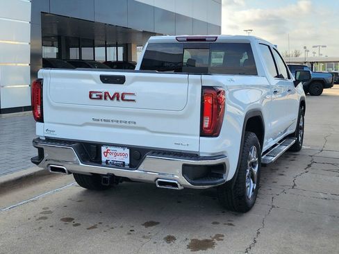 New 2026 GMC Sierra 1500 SLT image 4