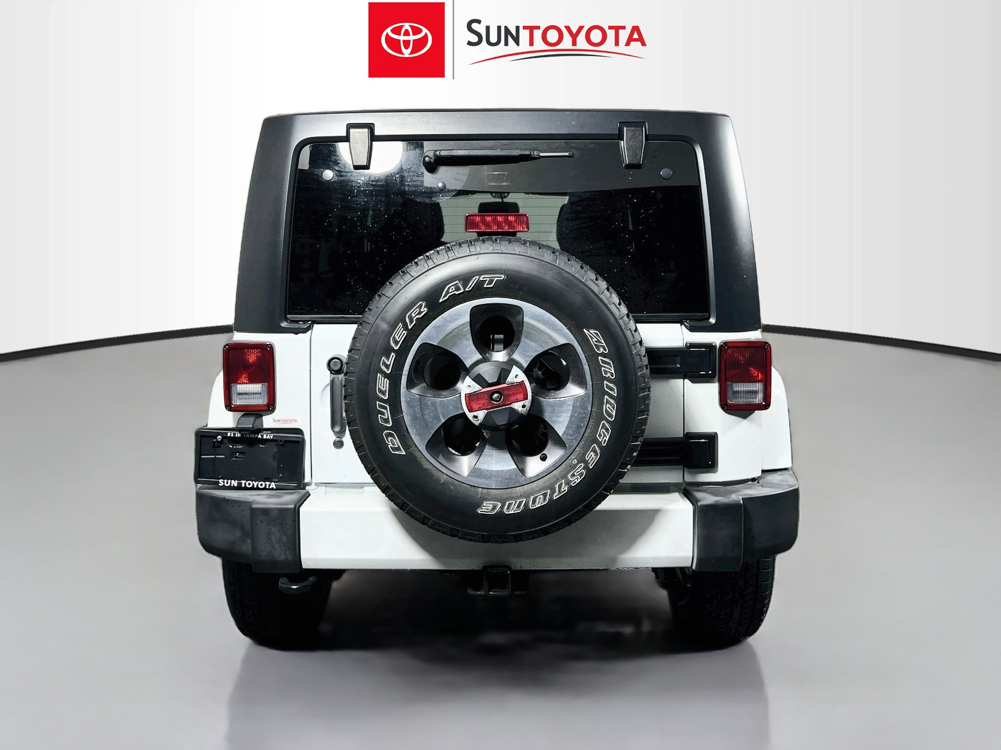 Used 2016 Jeep Wrangler Unlimited Sahara w/ Connectivity Group AWD/4WD image 5