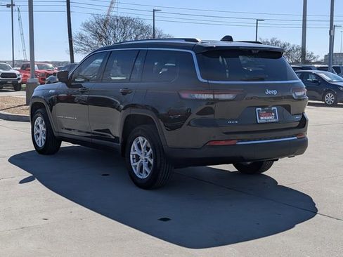 Used 2023 Jeep Grand Cherokee L Limited w/ Luxury Tech Group II image 8