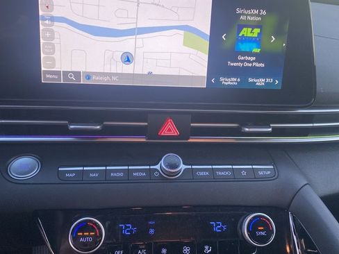 Used 2023 Hyundai Elantra Limited w/ Cargo Package image 7