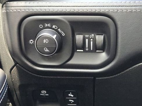 Used 2022 RAM 1500 Limited AWD/4WD image 23