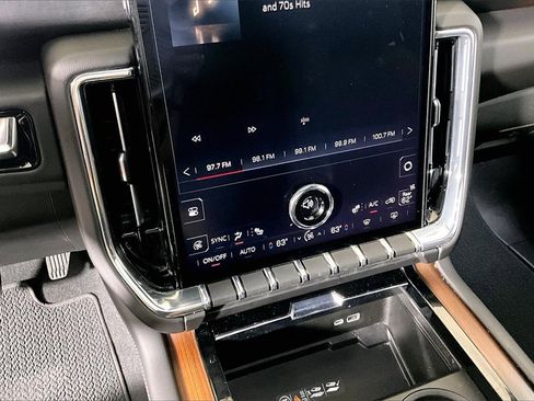 Used 2025 GMC Yukon XL Denali image 25