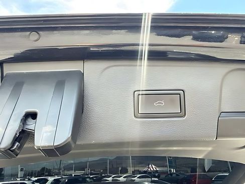 Used 2021 Volkswagen Atlas SEL AWD/4WD image 32