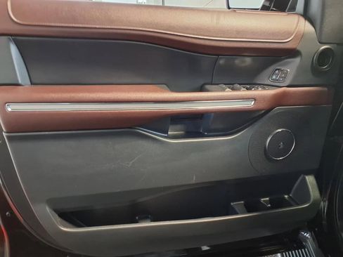 Used 2022 Ford Expedition Limited image 19