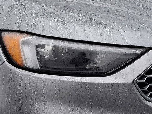 Used 2024 Ford Edge SEL image 9