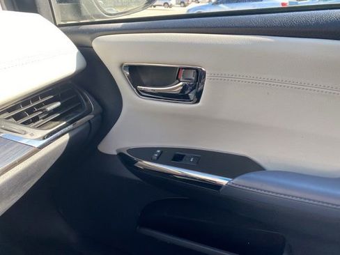 Used 2015 Toyota Avalon XLE image 21