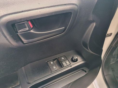 Used 2022 Toyota Tacoma SR RWD image 11