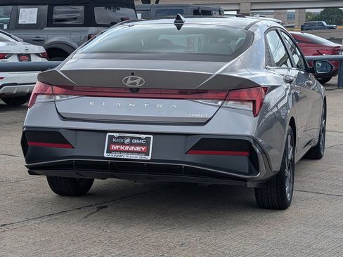 Used 2025 Hyundai Elantra Limited FWD image 4
