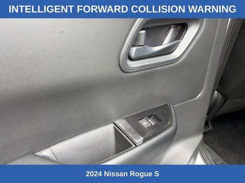 Used 2024 Nissan Rogue S image 10