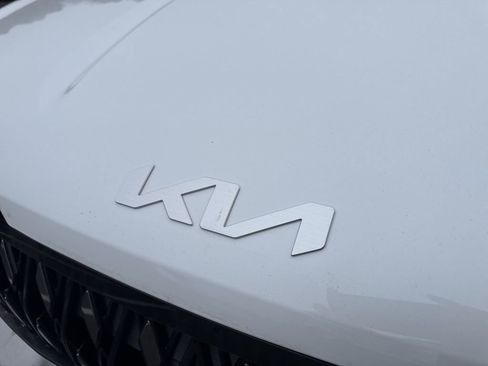 New 2026 Kia Carnival LX image 17