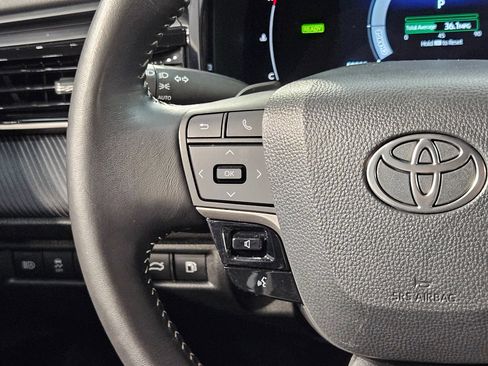 Used 2025 Toyota Camry SE FWD image 27