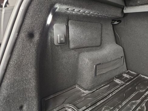 Used 2025 Land Rover Range Rover Evoque Dynamic SE image 39