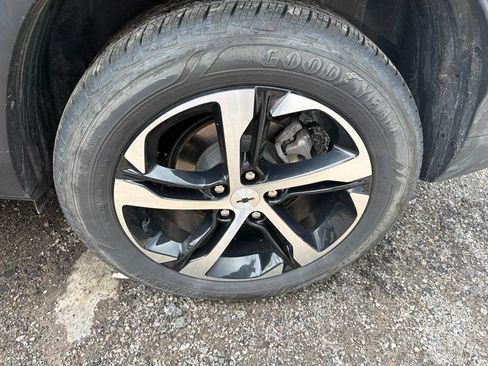 Used 2025 Chevrolet Trax RS FWD image 7