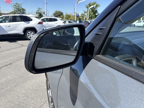 Used 2025 Hyundai Venue SEL FWD image 10