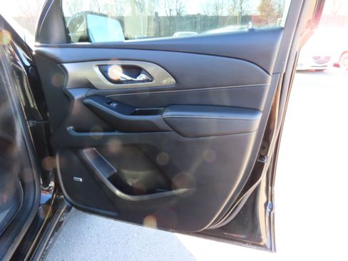 Used 2023 Chevrolet Traverse Premier w/ Redline Edition image 9