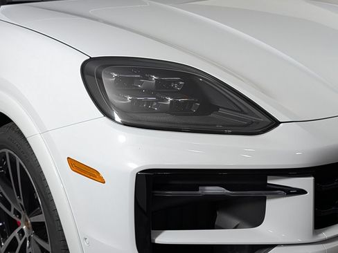 New 2026 Porsche Cayenne GTS AWD/4WD image 15