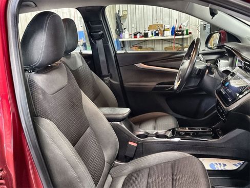 Used 2022 Chevrolet Bolt EUV LT w/ Comfort Package image 29