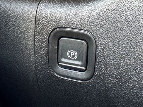 Used 2024 GMC Sierra 2500 Pro w/ Convenience Package image 30