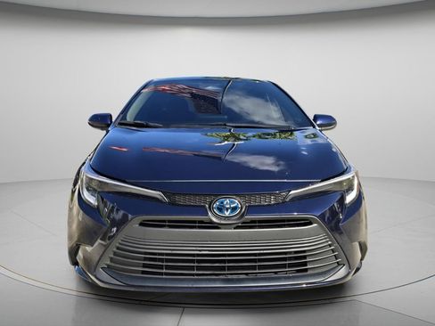 Used 2024 Toyota Corolla LE w/ LE Convenience Package FWD image 5