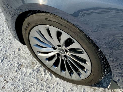 Used 2017 Genesis G90 3.3T Premium image 17