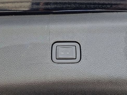 Used 2023 Buick Enclave Essence w/ Experience Buick Package AWD/4WD image 34