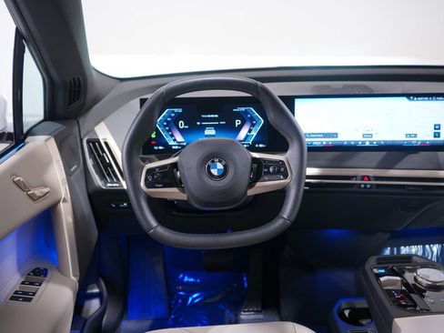 Used 2026 BMW iX xDrive60 image 11