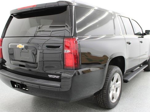Used 2016 Chevrolet Suburban LT image 5