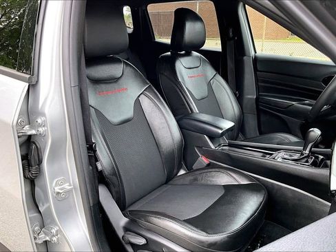 Used 2025 Jeep Compass Trailhawk AWD/4WD image 7