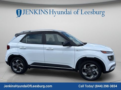 New 2026 Hyundai Venue SEL FWD image 2