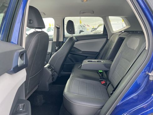 Used 2024 Volkswagen Taos SE image 25