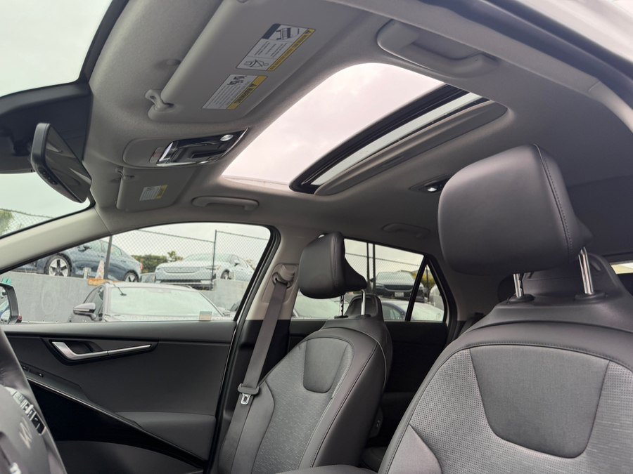 Used 2023 Kia Niro Wave w/ Wave Preserve Package FWD image 19