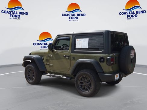 Used 2025 Jeep Wrangler Sport AWD/4WD image 6