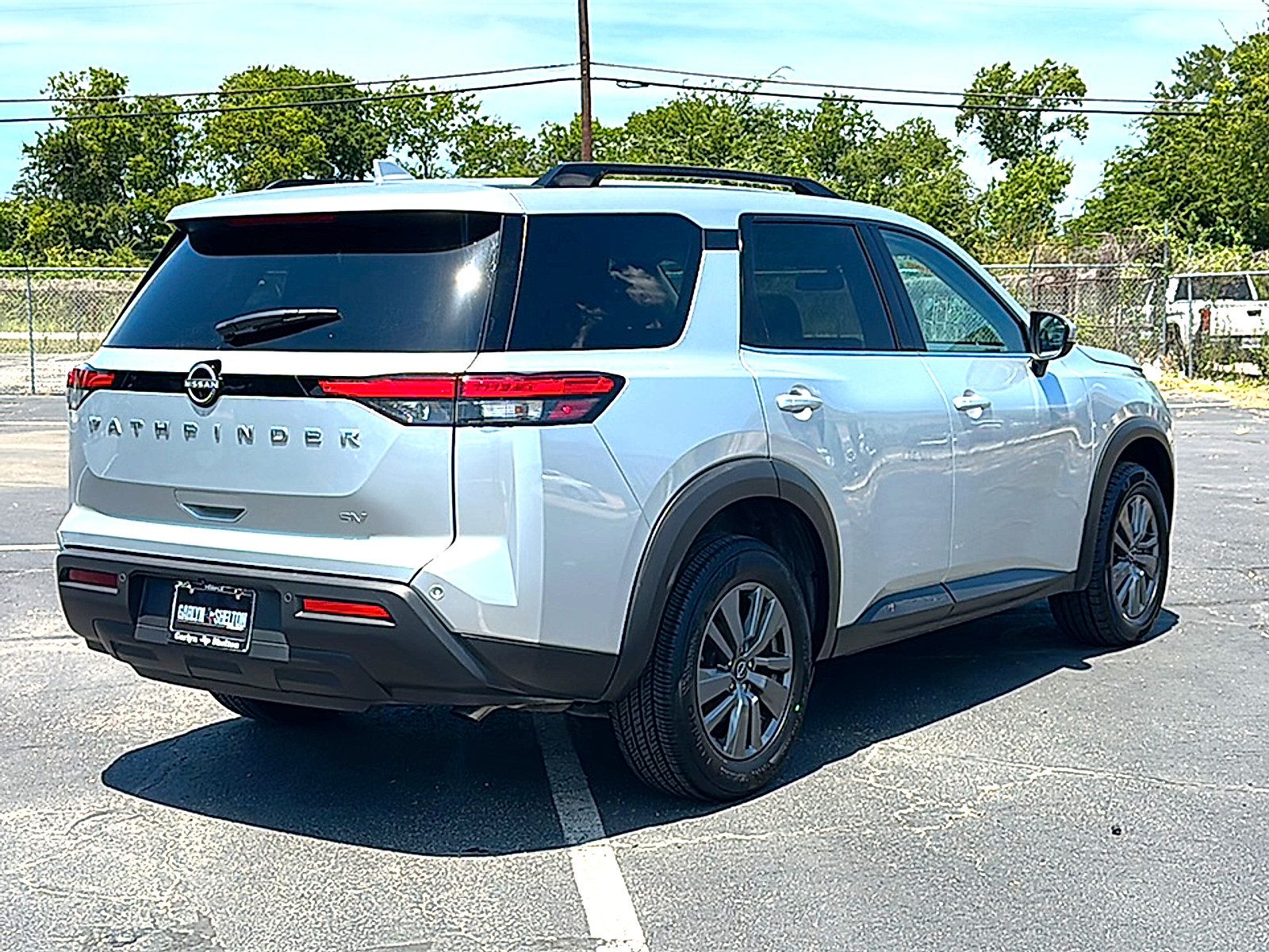 Used 2024 Nissan Pathfinder SV FWD image 8