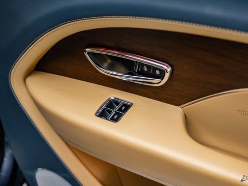 Used 2023 Bentley Bentayga Extended Wheelbase AWD/4WD image 97