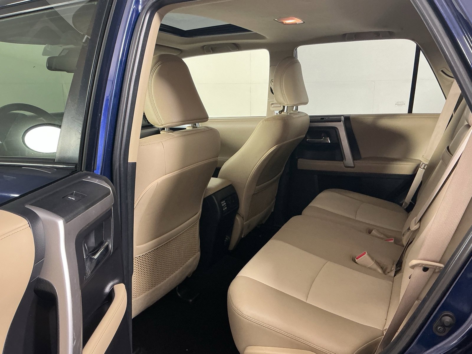 Used 2020 Toyota 4Runner SR5 Premium w/ Moonroof Package AWD/4WD image 17