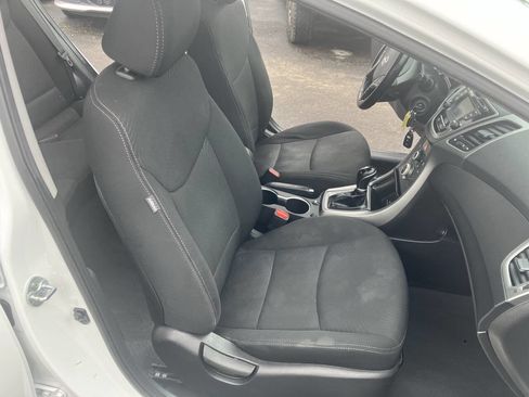Used 2015 Hyundai Elantra SE w/ Option Group 03 image 17