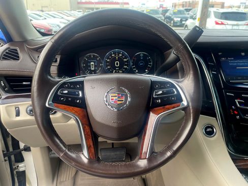 Used 2015 Cadillac Escalade Luxury image 19